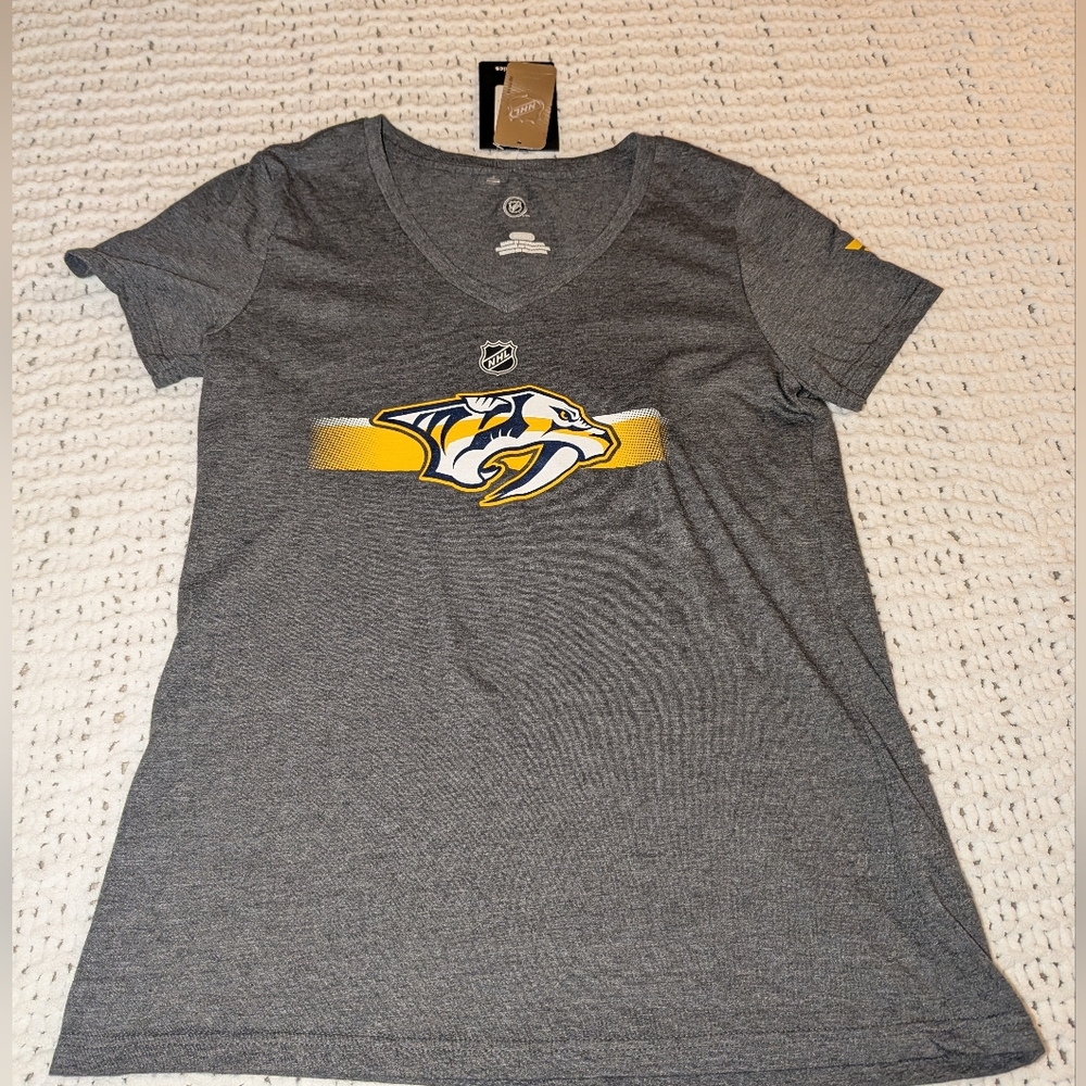 Nwt Nashville Predators Women's V-Neck T-Shirt Sz S